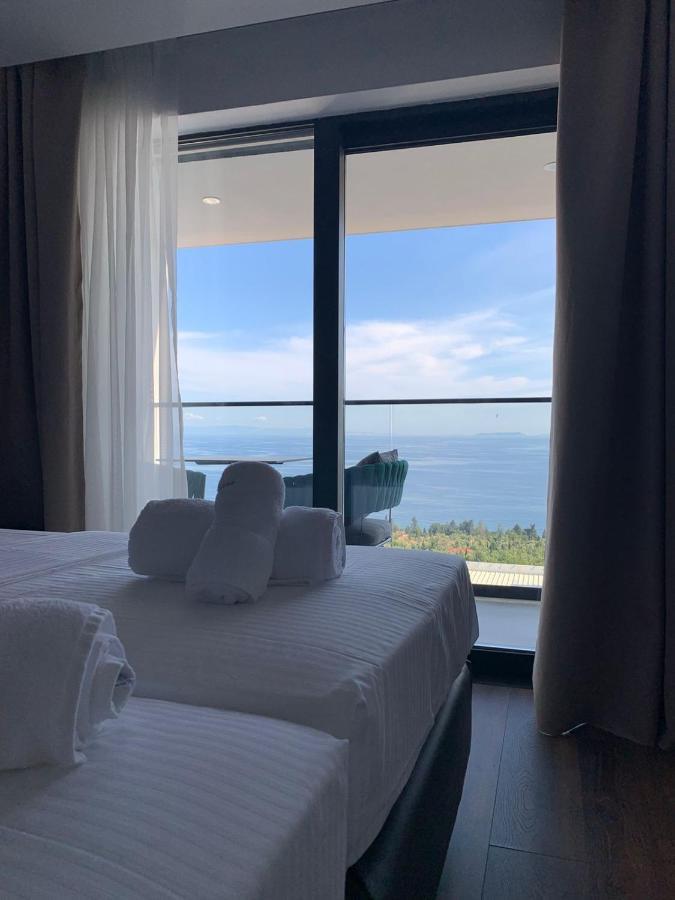 Black Diamond Hotel Dhermi Bagian luar foto