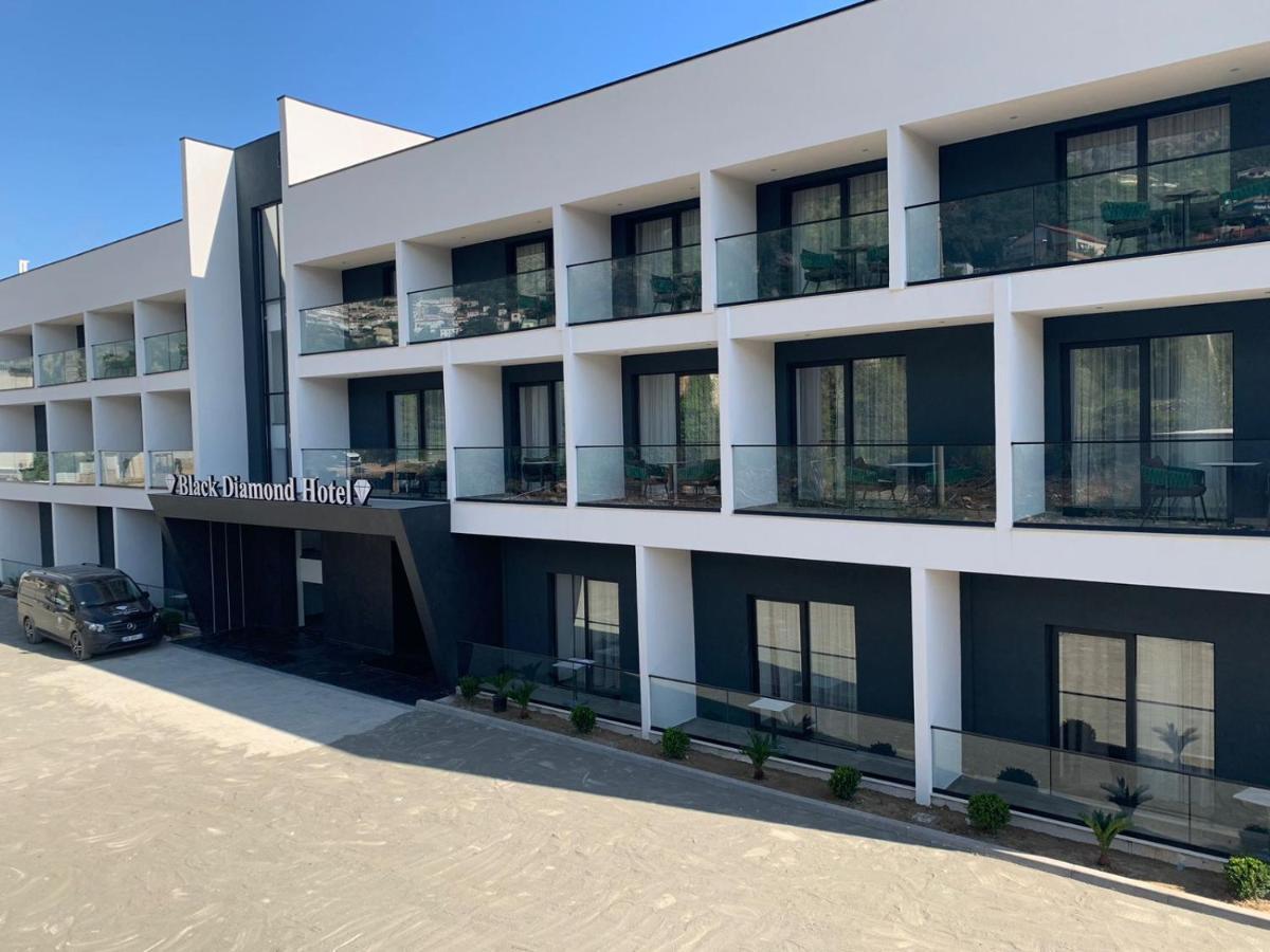 Black Diamond Hotel Dhermi Bagian luar foto