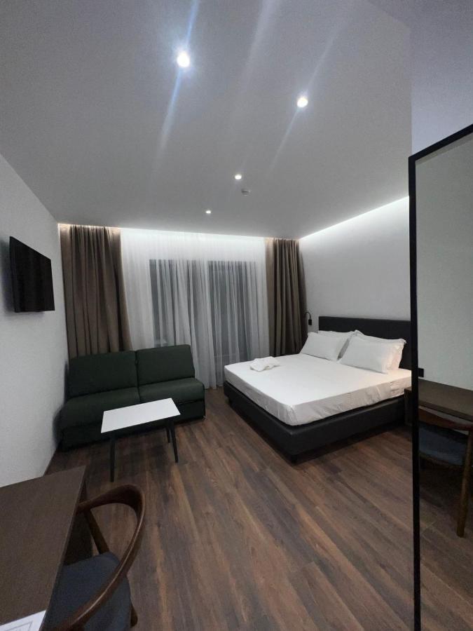 Black Diamond Hotel Dhermi Bagian luar foto