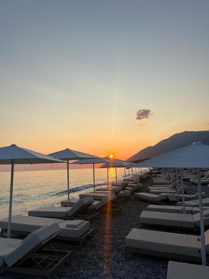 Black Diamond Hotel Dhermi Bagian luar foto