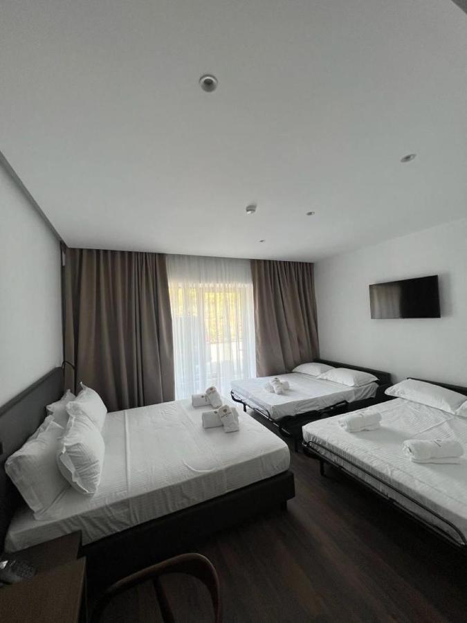 Black Diamond Hotel Dhermi Bagian luar foto