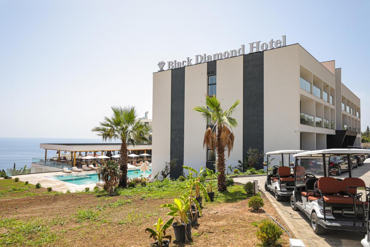 Black Diamond Hotel Dhermi Bagian luar foto