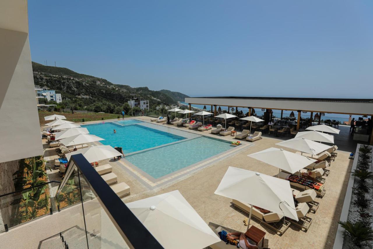 Black Diamond Hotel Dhermi Bagian luar foto