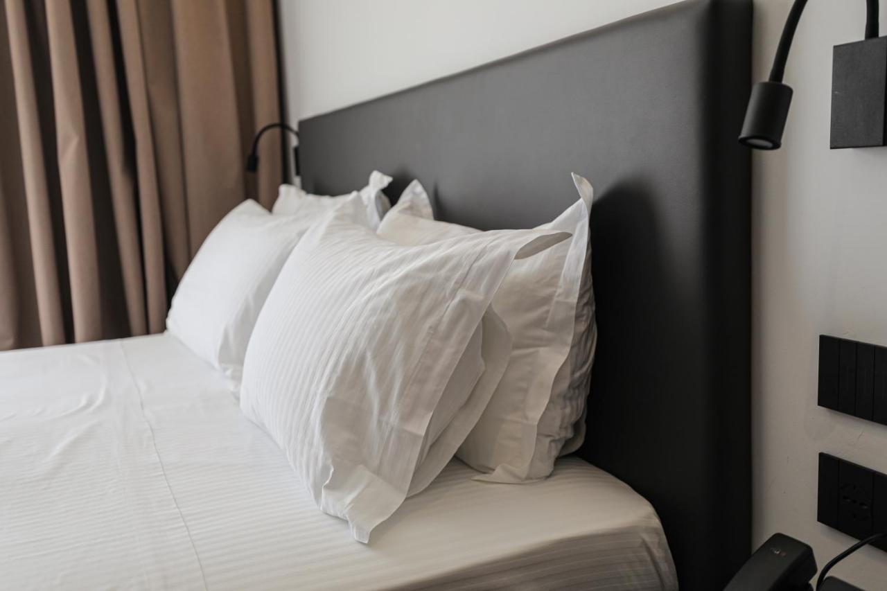 Black Diamond Hotel Dhermi Bagian luar foto