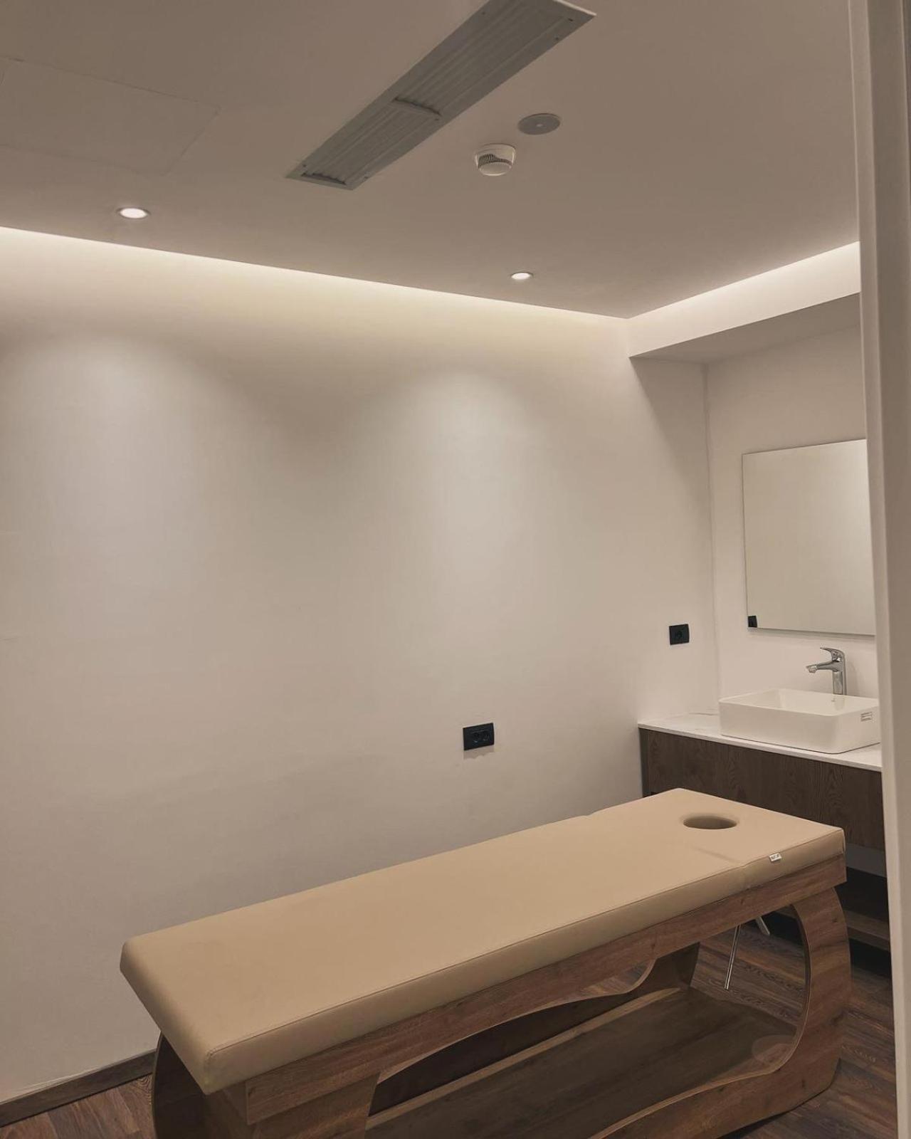 Black Diamond Hotel Dhermi Bagian luar foto