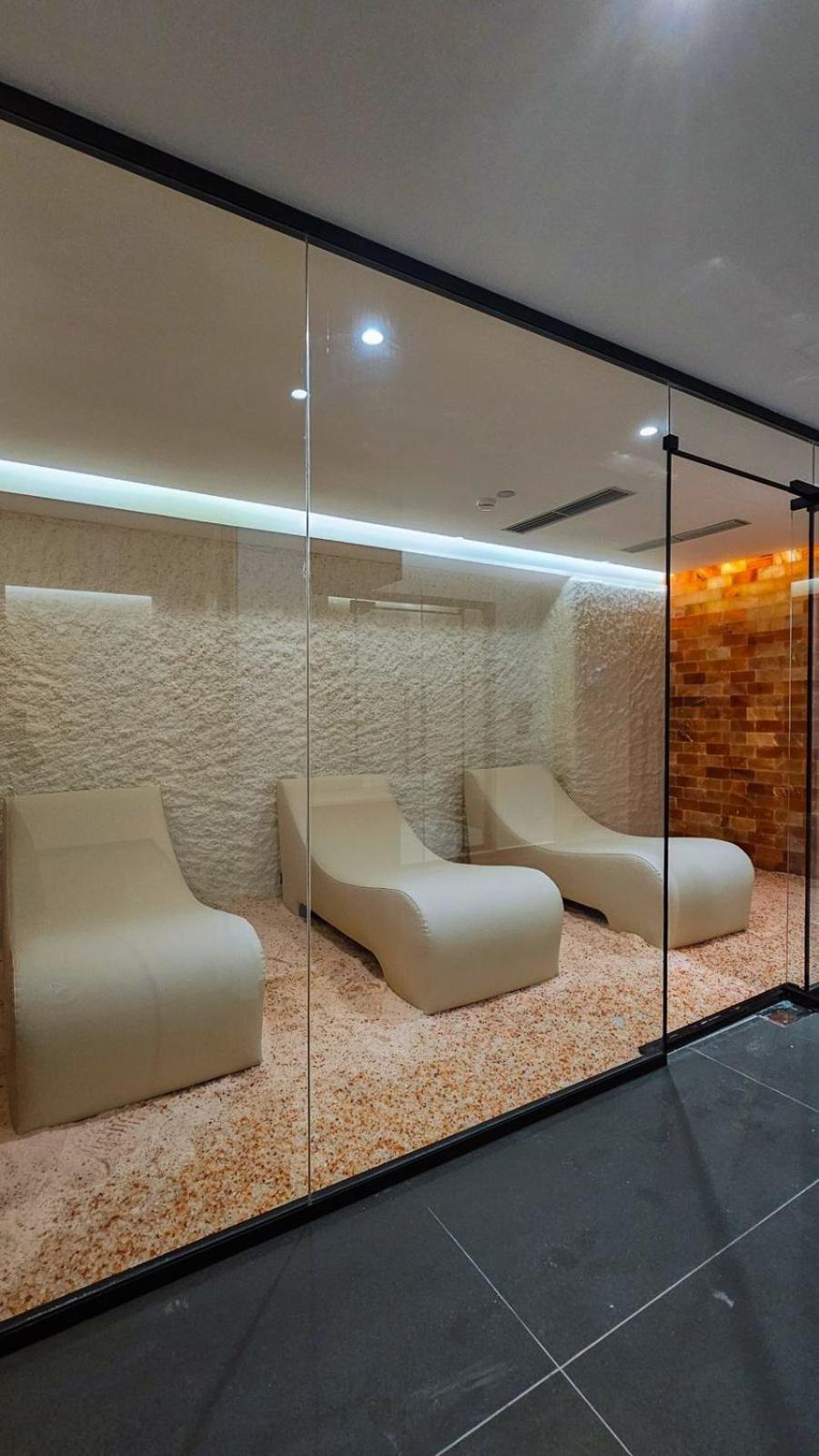 Black Diamond Hotel Dhermi Bagian luar foto