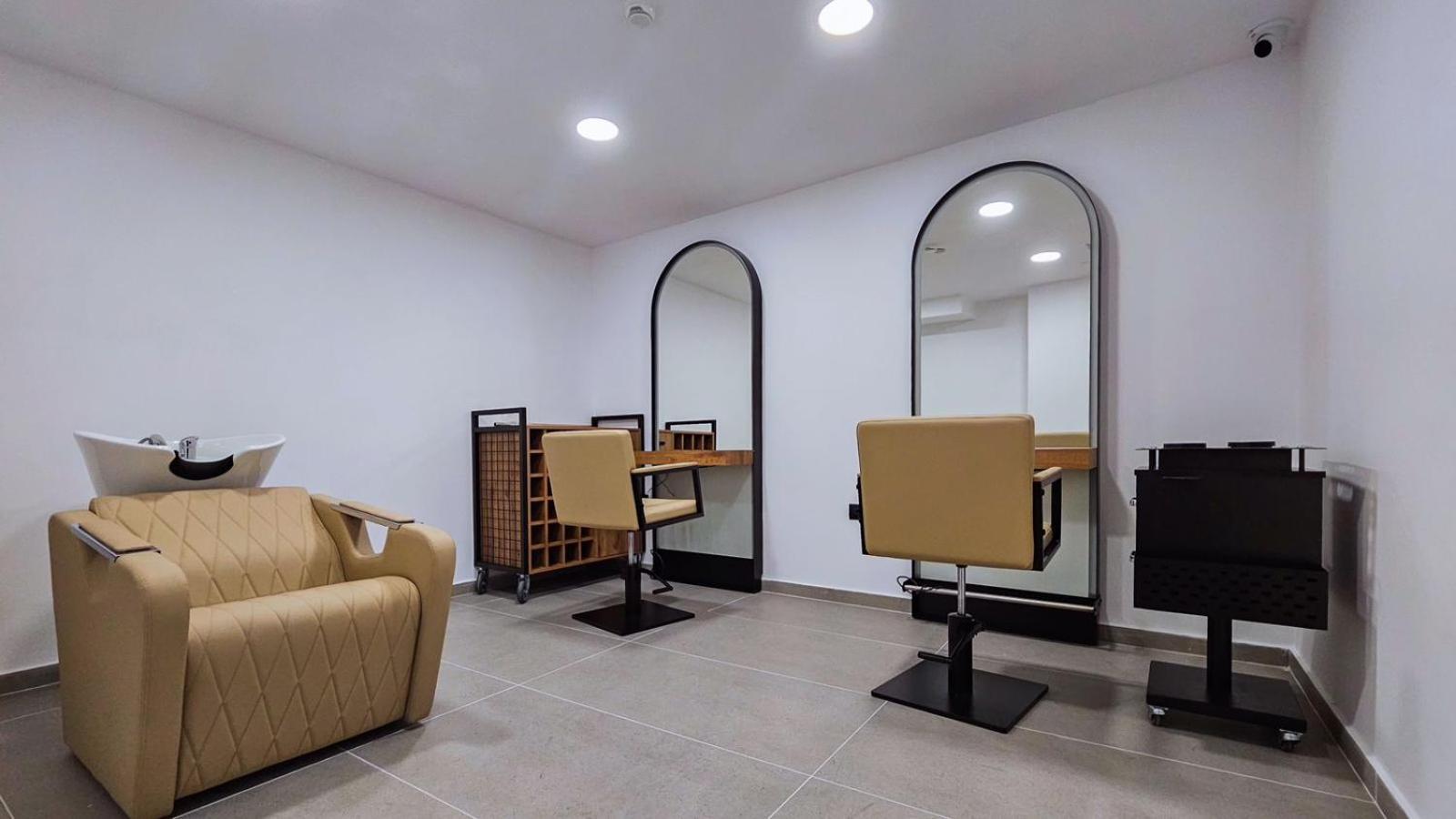 Black Diamond Hotel Dhermi Bagian luar foto