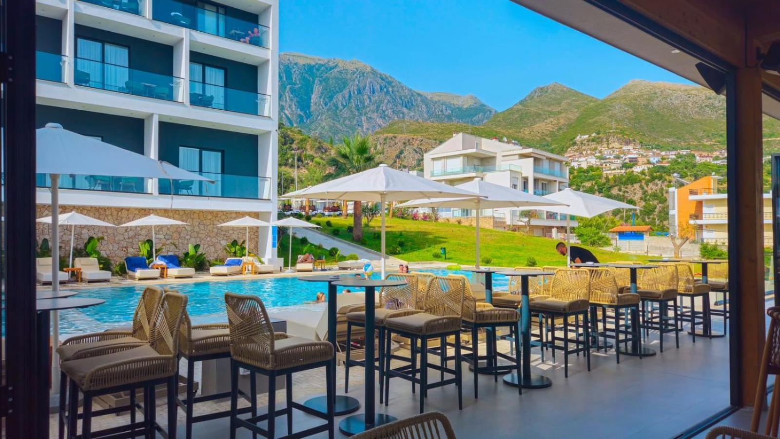 Black Diamond Hotel Dhermi Bagian luar foto