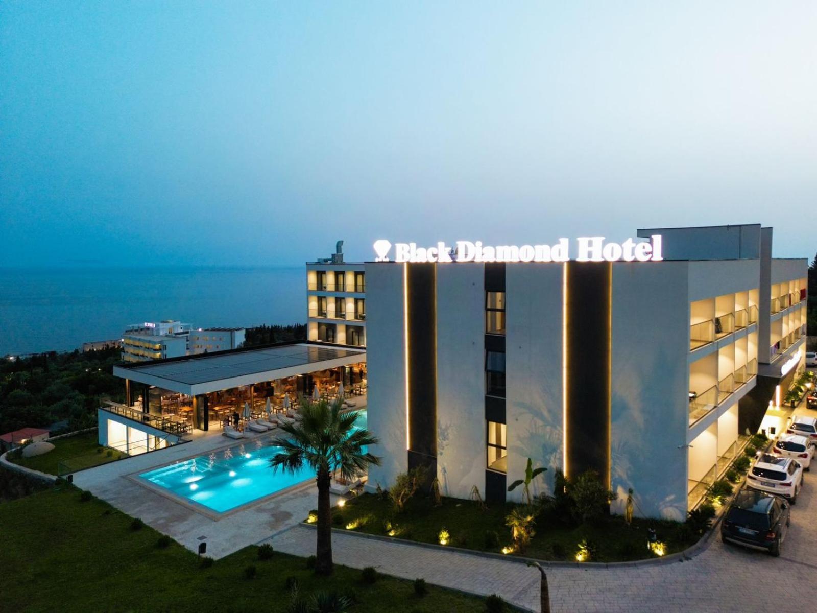Black Diamond Hotel Dhermi Bagian luar foto