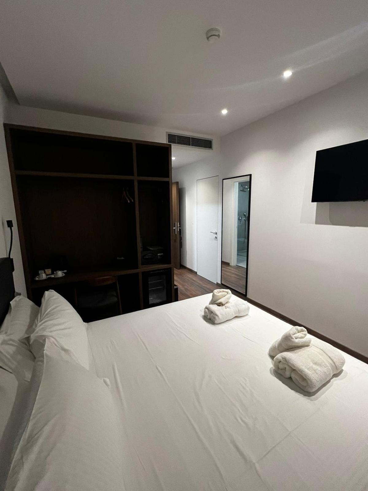 Black Diamond Hotel Dhermi Bagian luar foto
