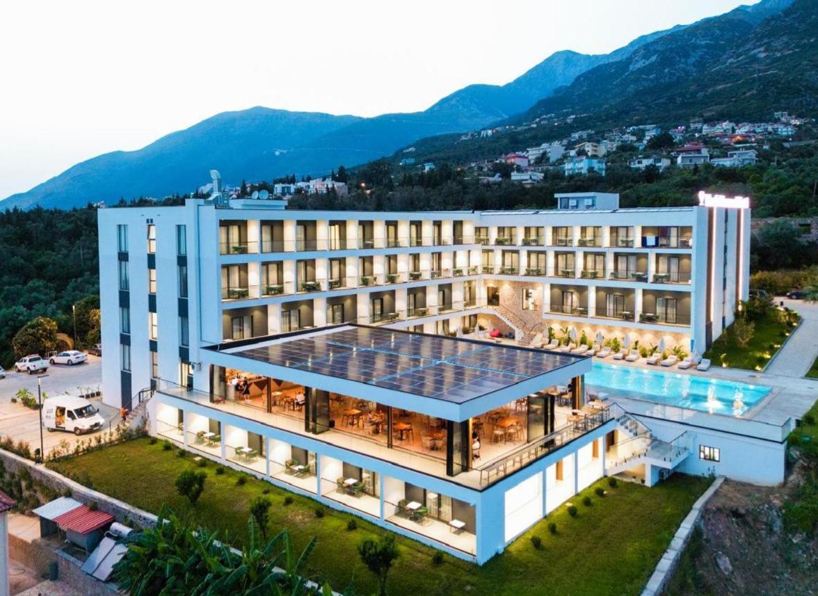 Black Diamond Hotel Dhermi Bagian luar foto
