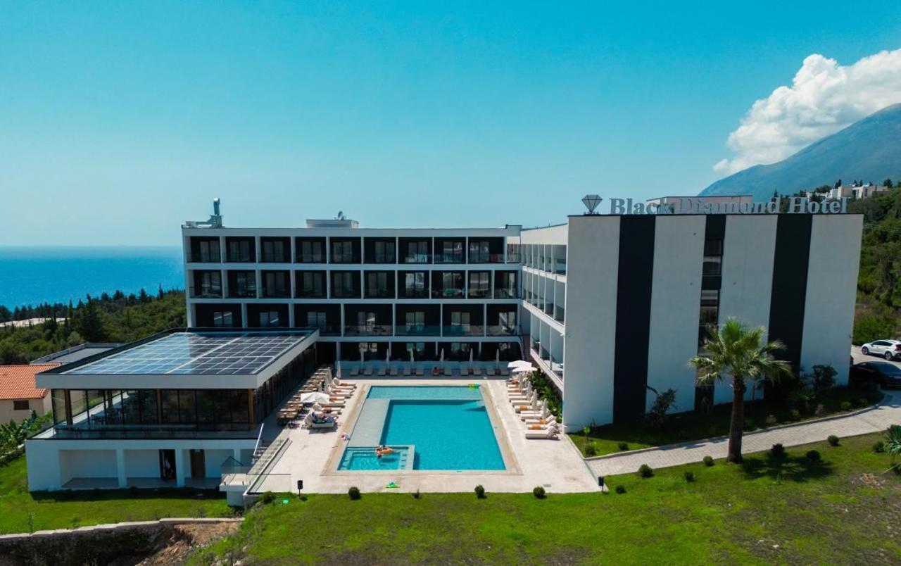 Black Diamond Hotel Dhermi Bagian luar foto